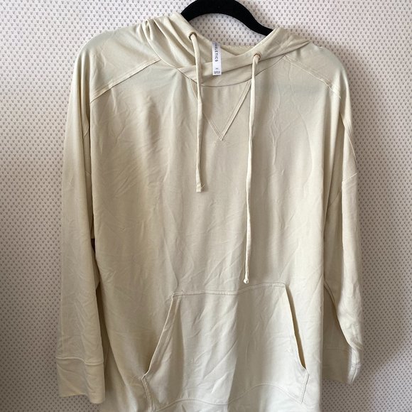 Oversized silky hoodie- Fabletics - Picture 2 of 6